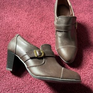 Life Stride Soft System brown shoe boots. Size 8. New, never worn.